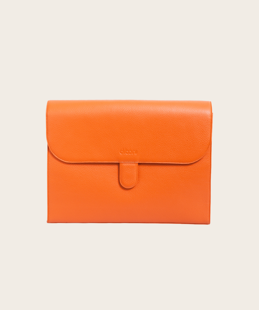 Aktentasche Apoyo in orange aus italienischem Leder in Handarbeit in einer deutschen Manufaktur hergestellt.