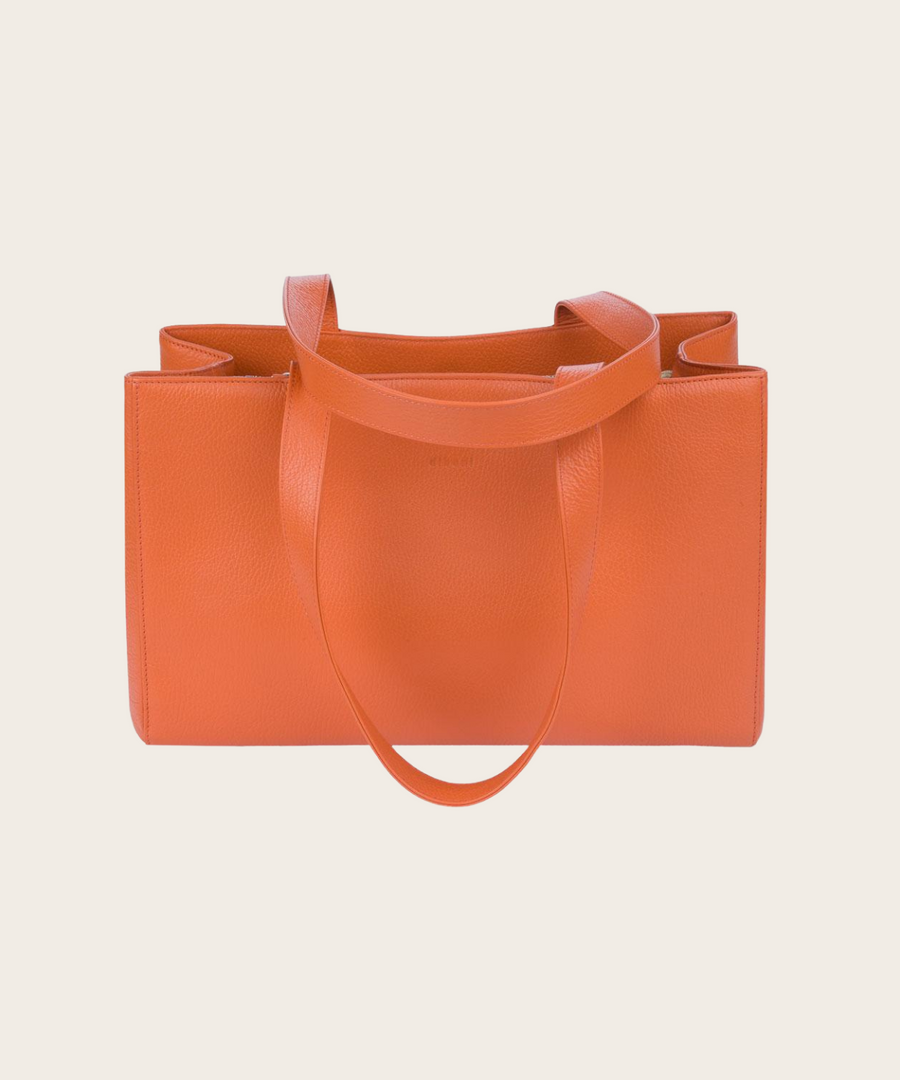 Handtasche Annabelle Deluxe von diboni in orange wird aus italienischem Leder in Handarbeit in einer deutschen Manufaktur hergestellt.