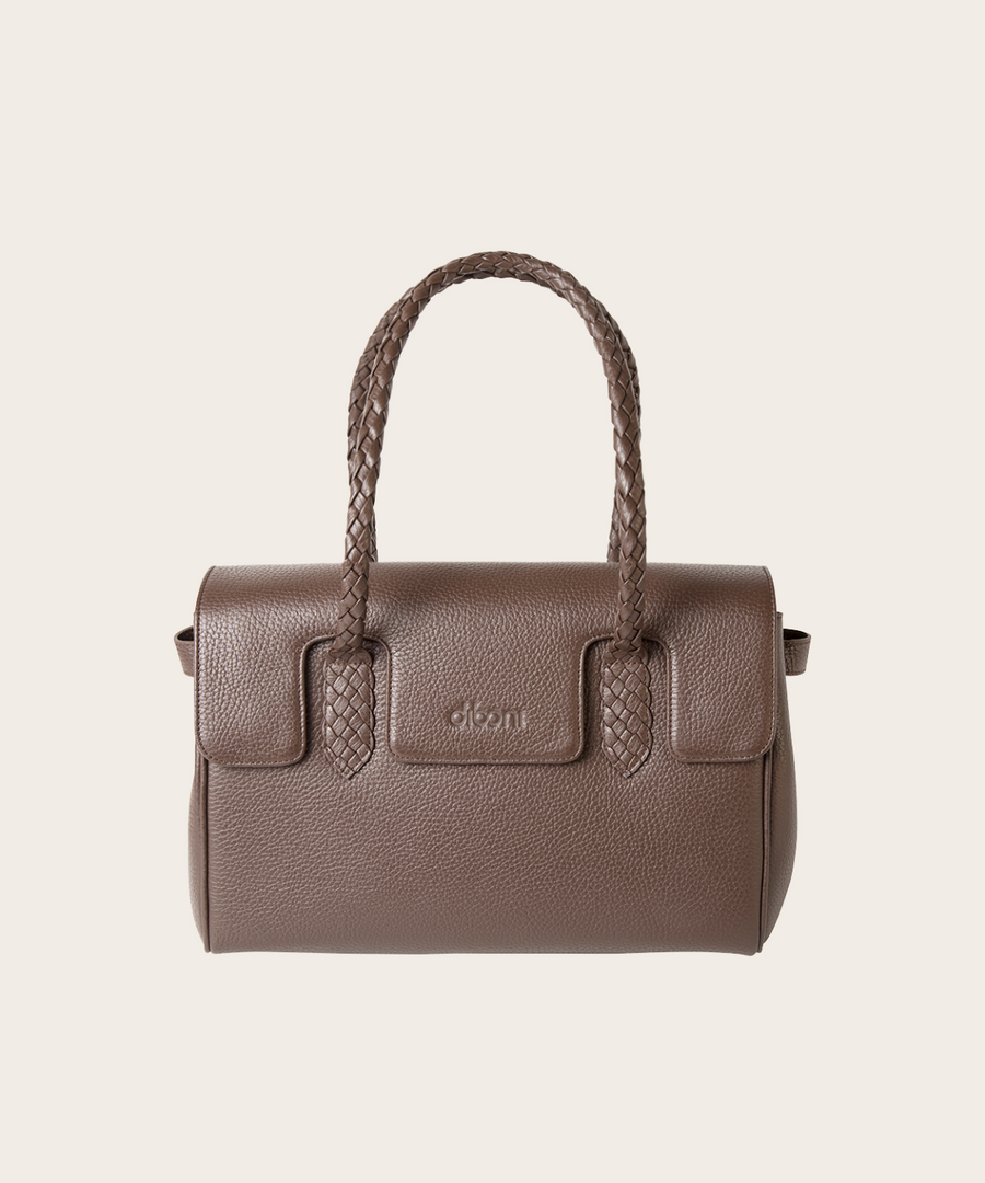 Handtasche Ashley Couture von diboni in braun wird aus italienischem Leder in Handarbeit in einer deutschen Manufaktur hergestellt.