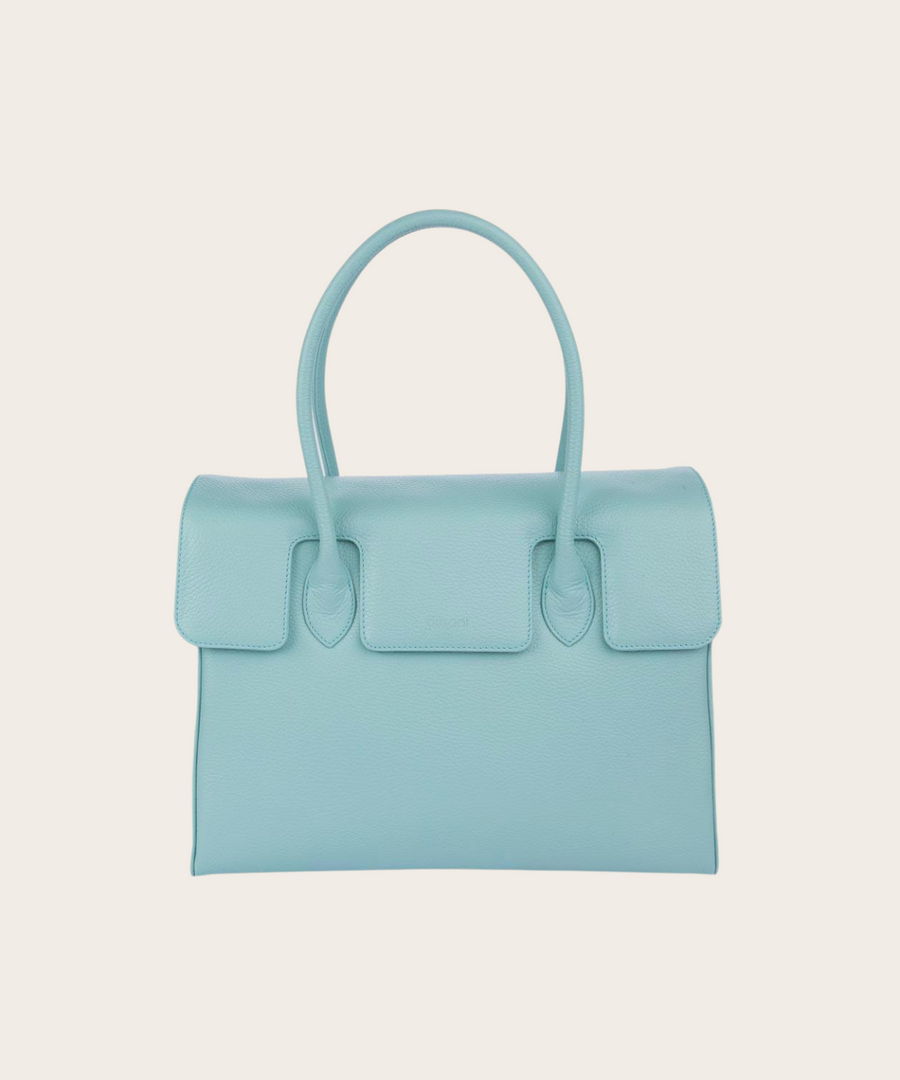 Handtasche und Schultertasche Madison Couture von diboni in hellblau wird aus italienischem Leder in Handarbeit in einer deutschen Manufaktur hergestellt.