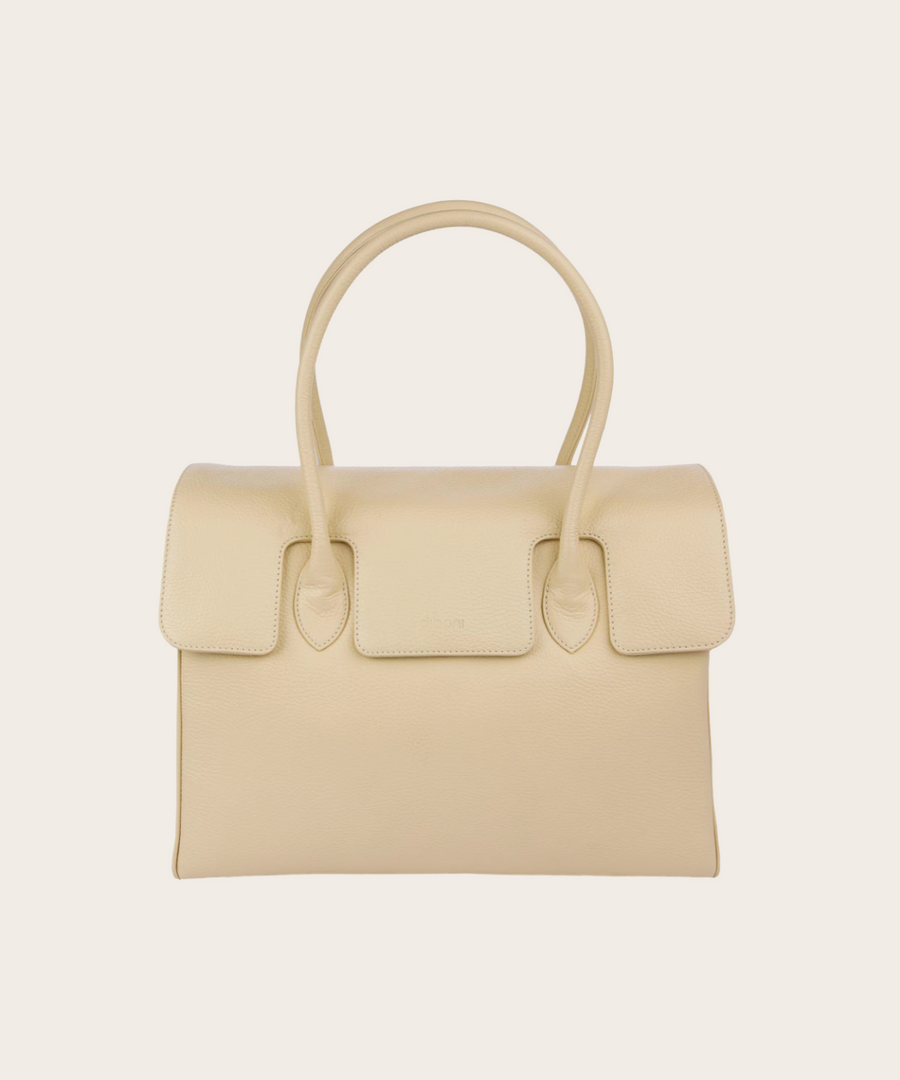 Handtasche und Schultertasche Madison Deluxe von diboni in beige wird aus italienischem Leder in Handarbeit in einer deutschen Manufaktur hergestellt.