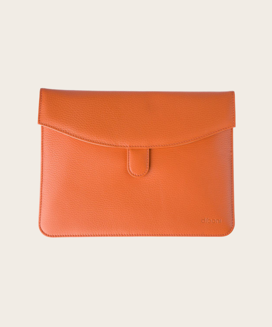 Clutch und Tablethülle Eleganza in orange aus italienischem Leder in Handarbeit in einer deutschen Manufaktur hergestellt.