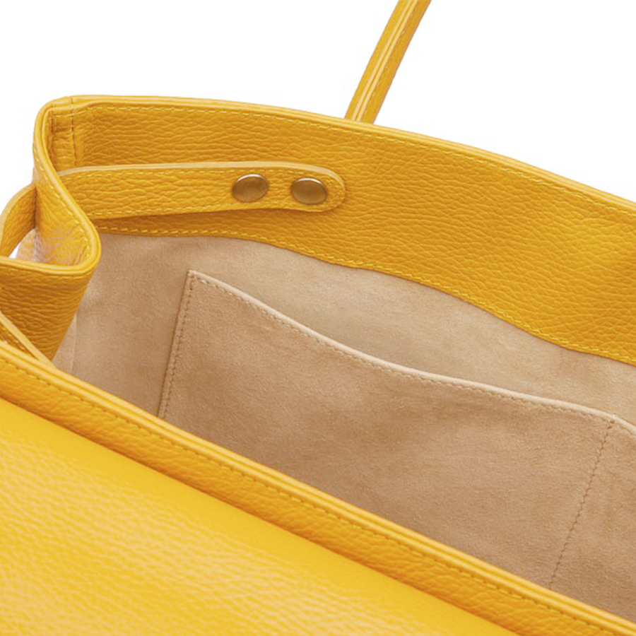 Handtasche und Schultertasche Madison Deluxe von diboni in gelb wird aus italienischem Leder in Handarbeit in einer deutschen Manufaktur hergestellt.