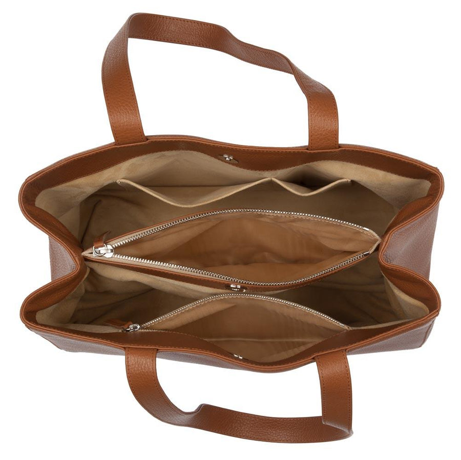 Handtasche Annabelle Deluxe von diboni in hellbraun wird aus italienischem Leder in Handarbeit in einer deutschen Manufaktur hergestellt.